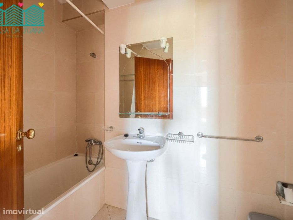 Apartamento T2 com Lugar de Garagem em Esgueira