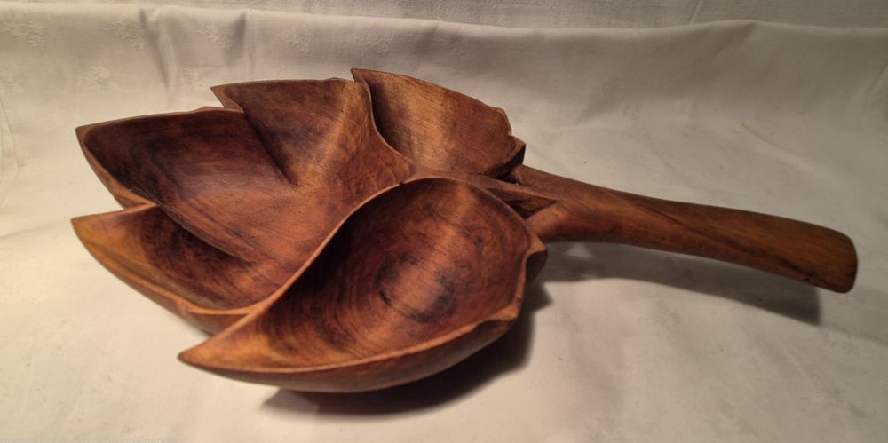 Drewniana miska z orzecha włoskiego taca patera ręcznie rzeźbiona