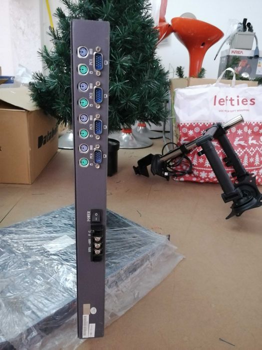 Consola KVM : ecran lcd + touchpad + teclado