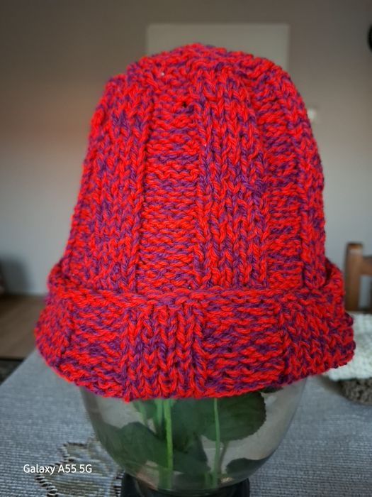 Czapka na Drutach Handmade | Krwista Czerwień + Fiolet | Ściągacz