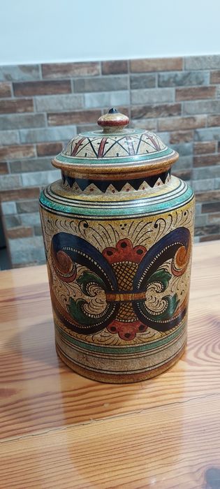Pote de cerâmica artesanal, pintado à mão. 
Cerâmica Italiana, a antig