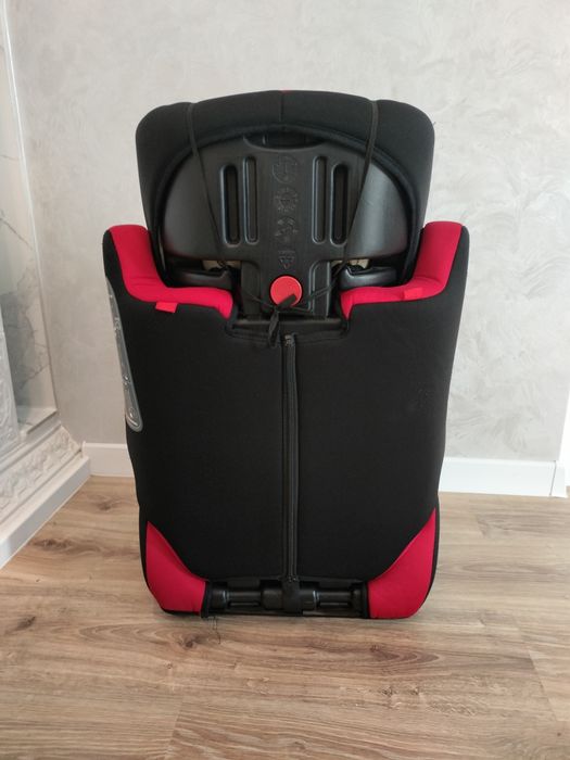 Автокрісло для дитини від 1 року