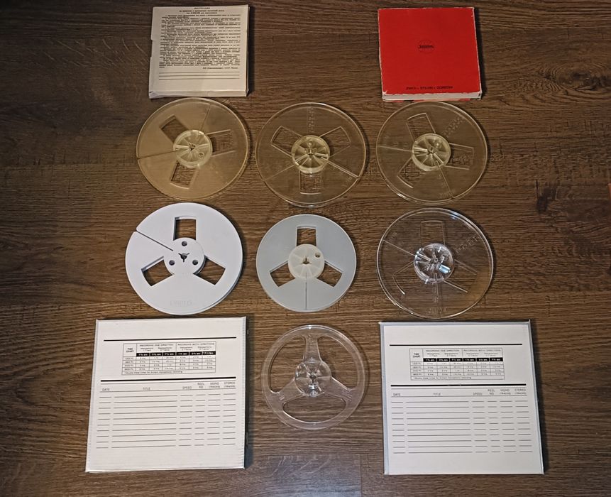 Szpule do magnetofonu.