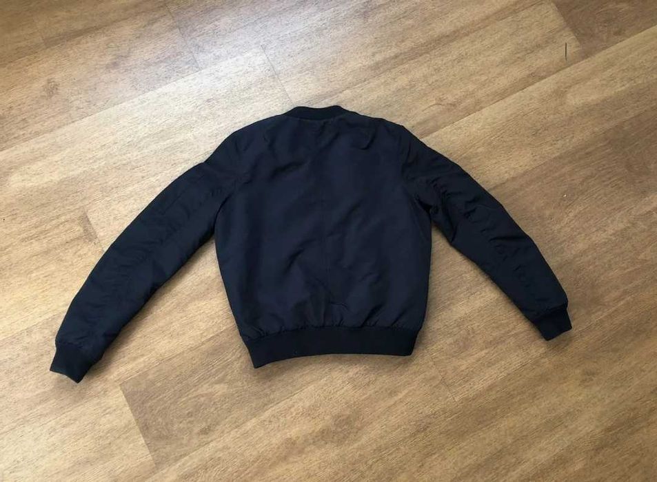 Stradivarius czarna kurtka bomberka