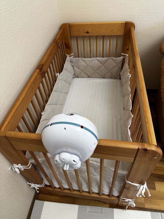 Кроватка детская, деревянная