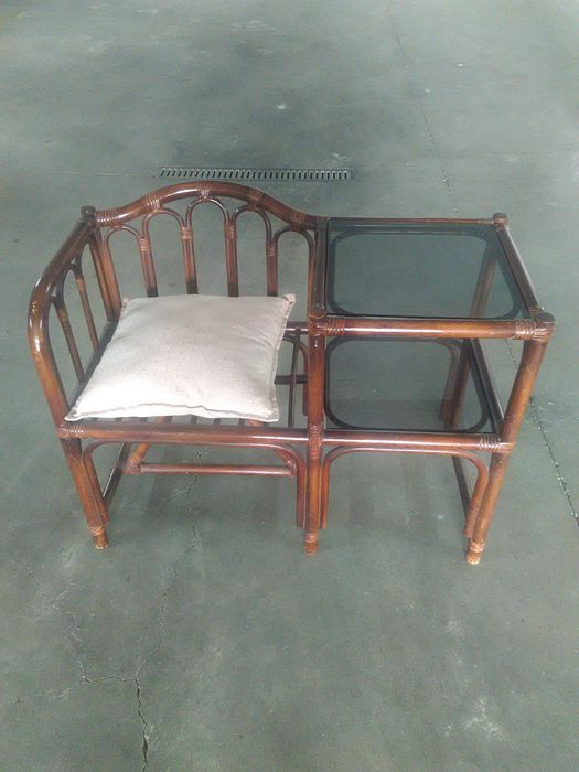 Cadeira em bambu com mesa acoplada