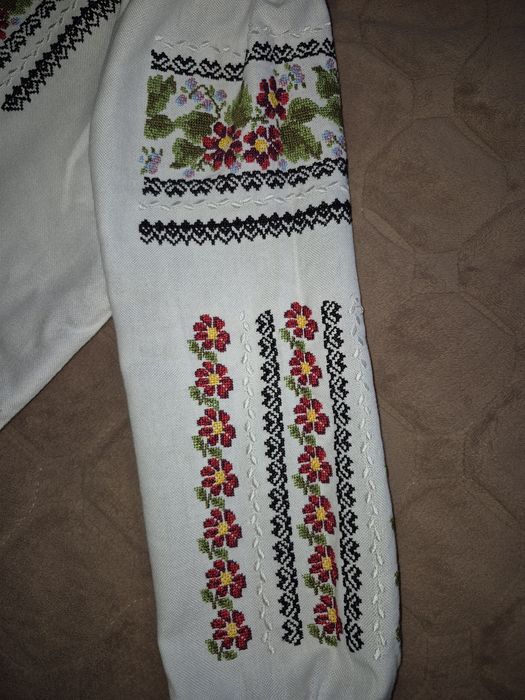 Вишиванка на дівчинку