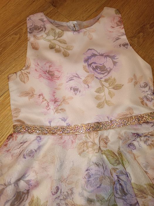 Prześliczna sukienka elegancka 134/140