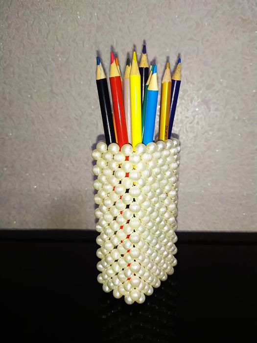 Підставка з намистин для канцелярського приладдя