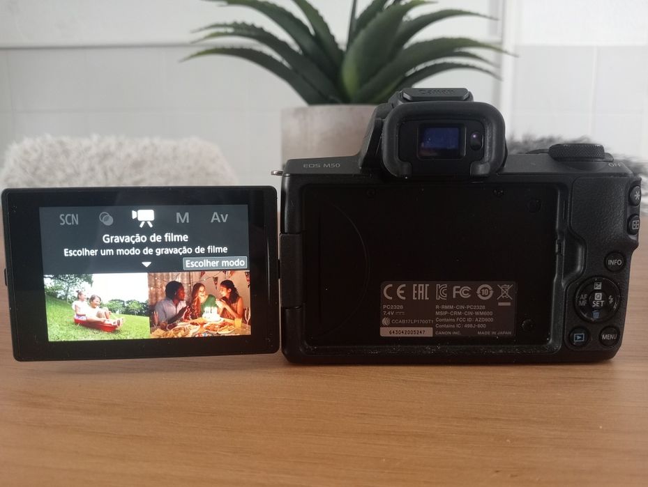 Canon M50 como nova.