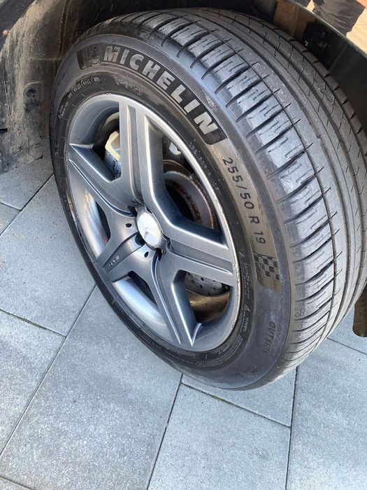 Продам Mercedes ML 63 AMG.