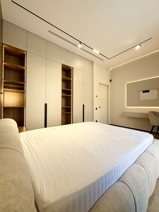 Будинок 364 м² з виходом на воду,басейн Романків Новообухівська траса