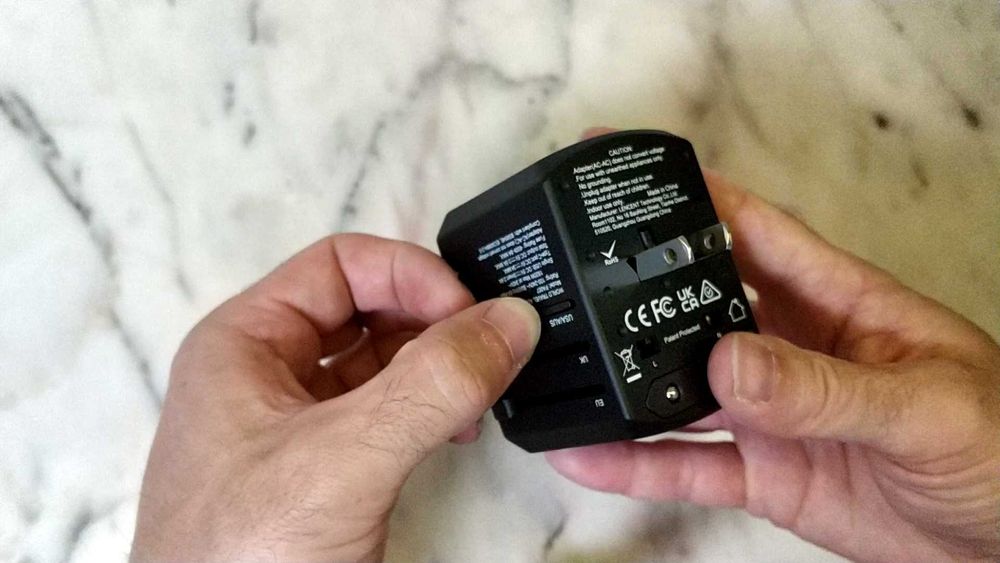 Adaptador Universal de Viagem Tomadas EU/UK/US/AU + 4 USB NOVO64354229497347123