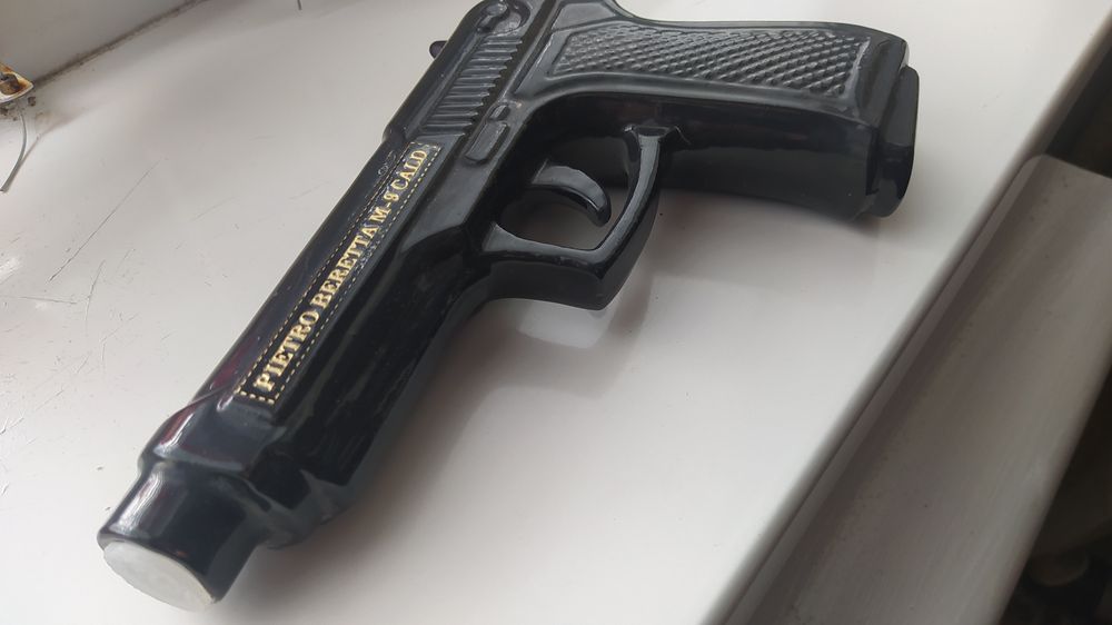 Бутыль в форме пистолета