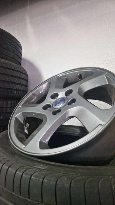 JANTES 16 ORIGINAIS VOLVO C30 (IMACULADAS) COM PNEUS USADOS