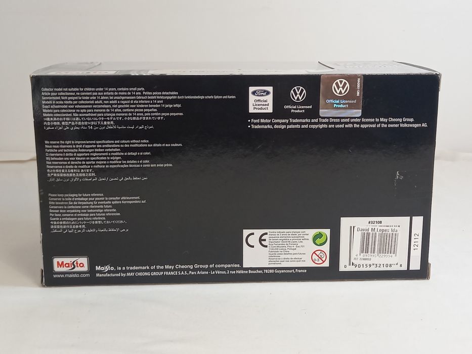 Maisto Volkswagen Van Samba Old Friends 1/25