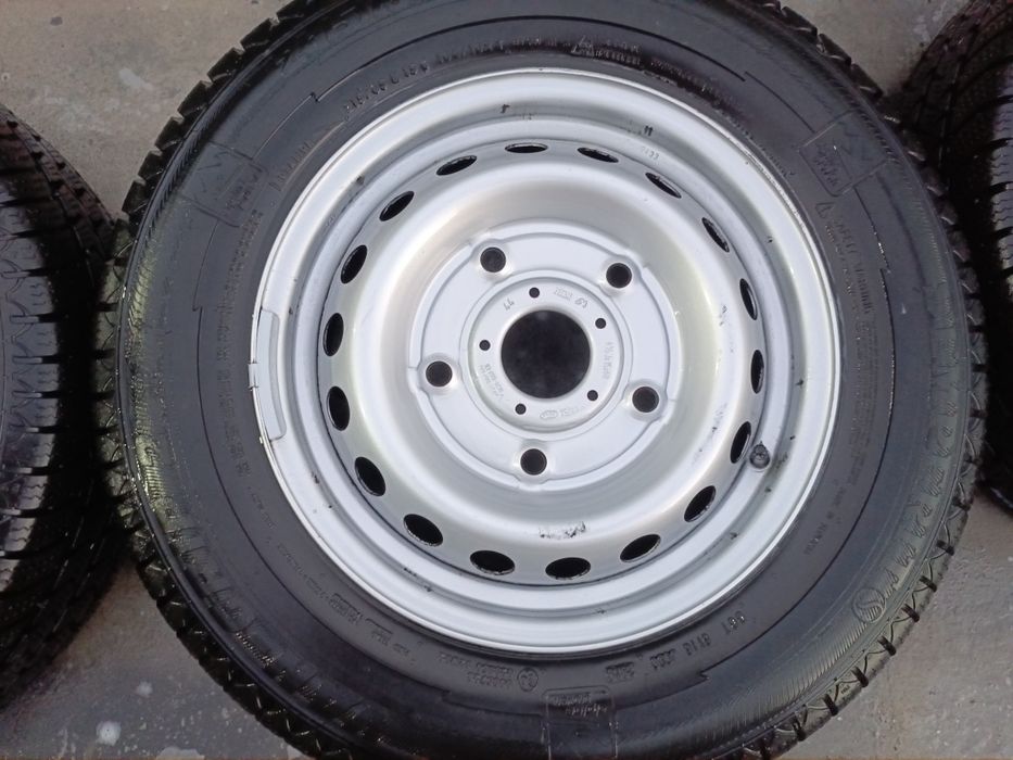 5/160r15 Ford Transit