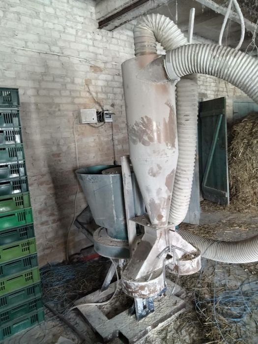 ПОДРІБНЮВАЧ  7,5 КВТ З ЦИКЛОНОМ Зернодробілка Корморізка