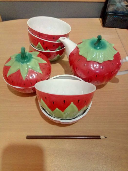Фарфоровый набор Клубничка, новый, Коростень