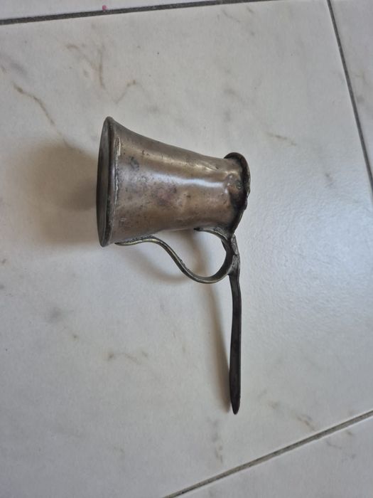 Antyczny tygielek do parzenia kawy