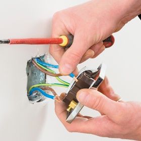 Eletricista Urgente 24h - Reparações ao Domicílio