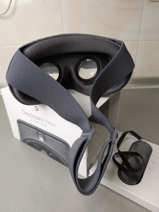 Очки виртуальной реальности Google Daydream View