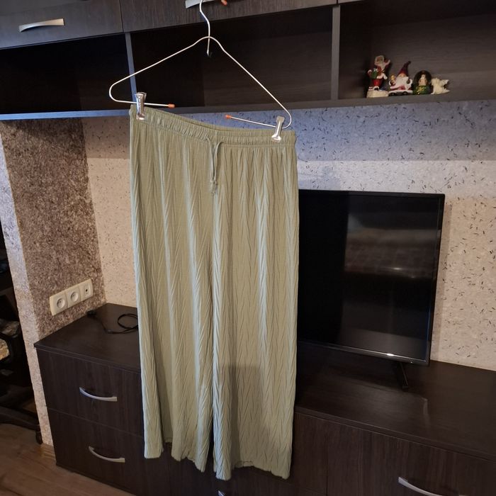 Продам  летние брючки,кофту,,новые
