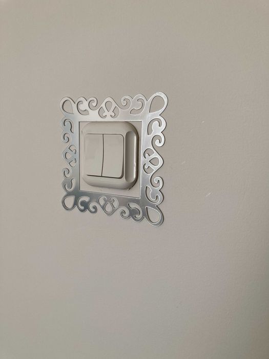 Naklejki ścienne do kontaktów 4 szt srebrne