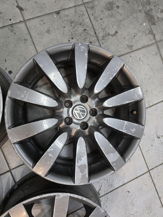 Alufelgi 5x100 8jx 17" vw subaru et 35 felgi alumniowe audi seat skoda