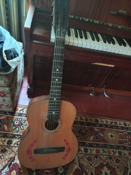 Піаніно Україна,швейная  машинка,баян,гітара