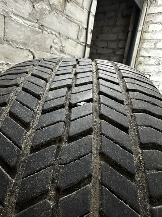 Резина Yokohama 215/55 R17 літо комплект