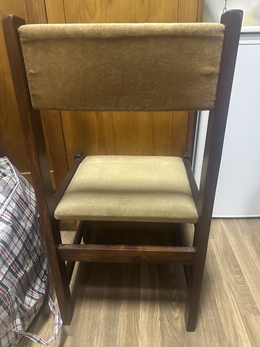 Cadeiras de madeira macica como novas