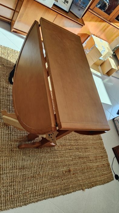 Conjunto Mesa sala jantar 4 cadeiras forradas
