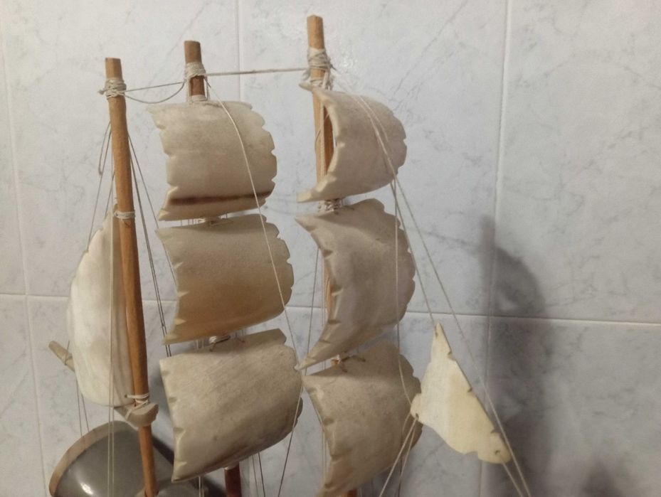 Barco em chifre / corno ( artigo artesanal )