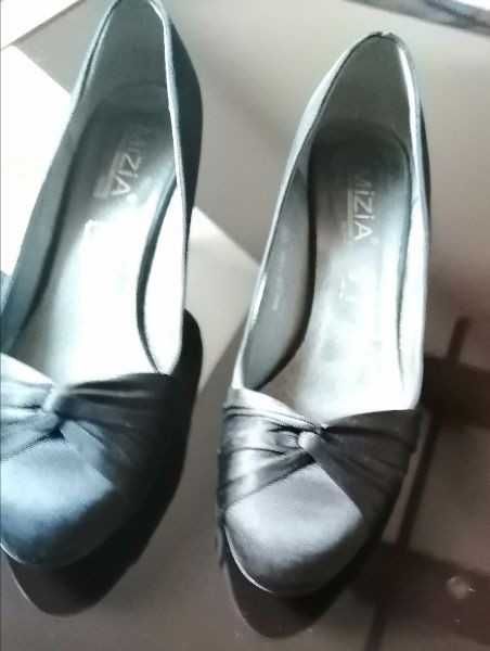 Sprzedam aksamitne buty