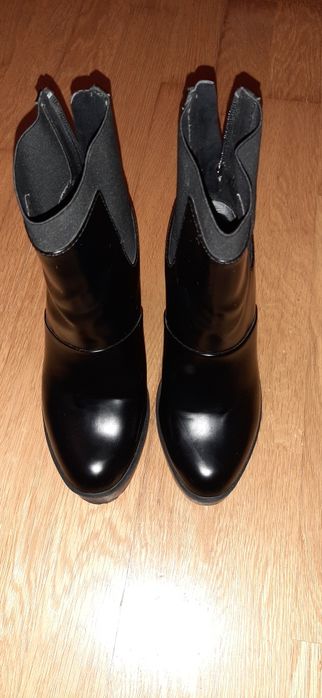 Botins pretos, Stradivarius