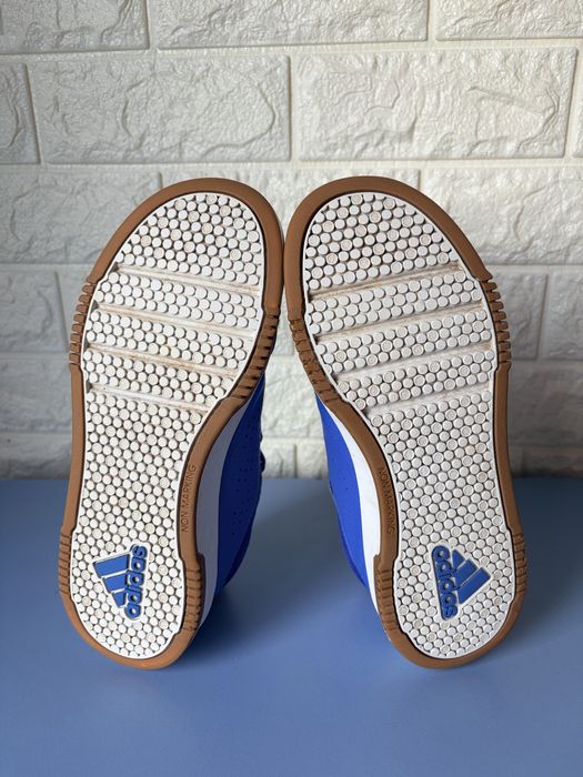 Кросовки Adidas 35,5p мокасини хайтопи кросівки