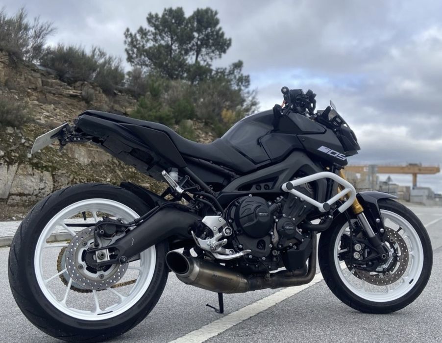 Mota Yamaha MT 09