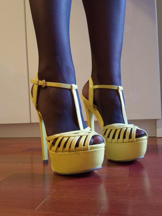 Sandálias Schutz (35)