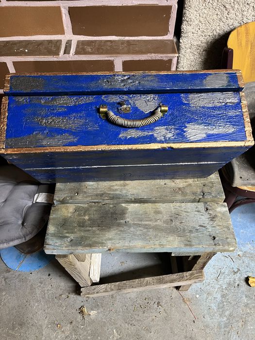 Старовинна валіза з дерева