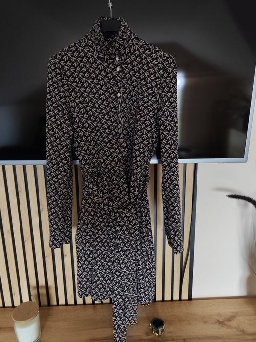 Nowa sukienka z paskiem