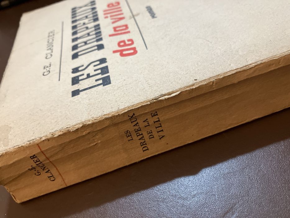 Les drapeaux de la ville  G.-E. Clancier Ed. Robert Laffont, 1959