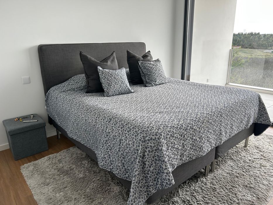 Cama casal 200x180 com colchão incluído – excelente estado