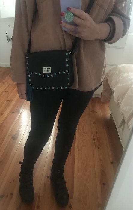 Mala preta a tiracolo com detalhes turquesa NOVA