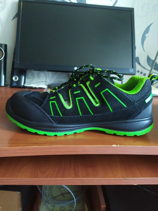 Робочі кросівки з захисним носком