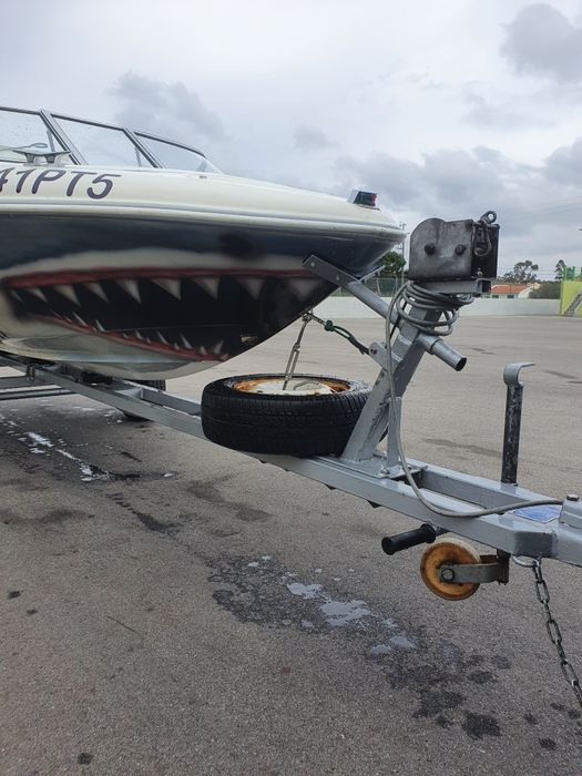 Barco de recreio com atrelado e motor 2T injeção direta – Excelente estado!