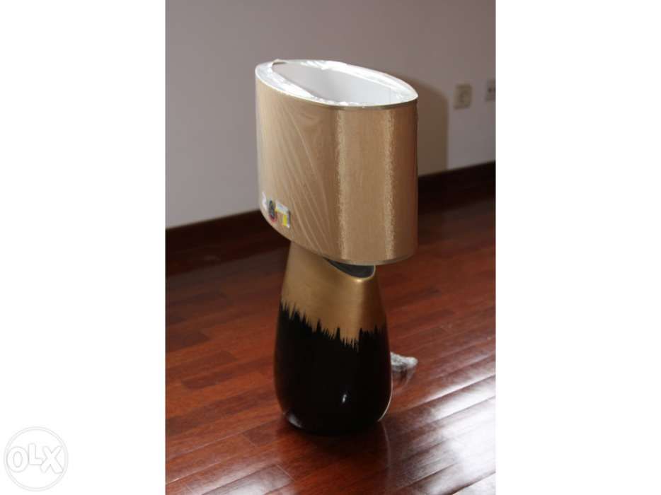 Candeeiro Mesa Preto e Dourado