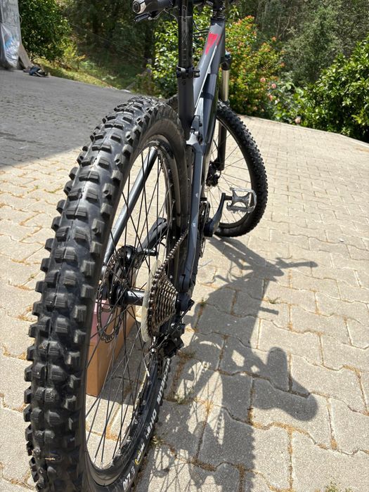 Bicicleta elétrica de montanha