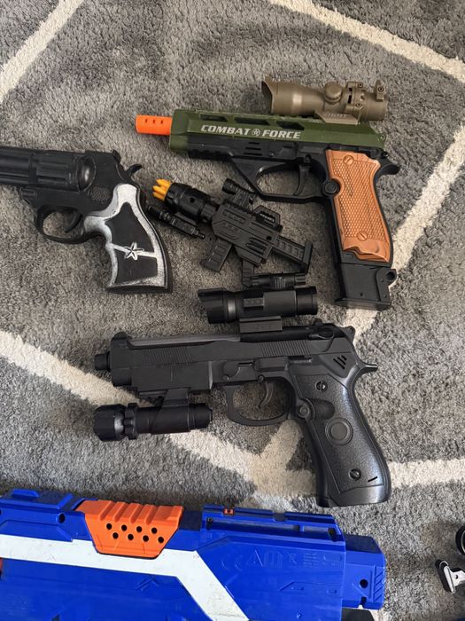 Пістолети, бластери nerf