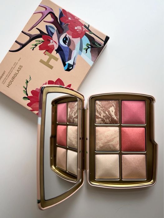Палетка Hourglass 2025
